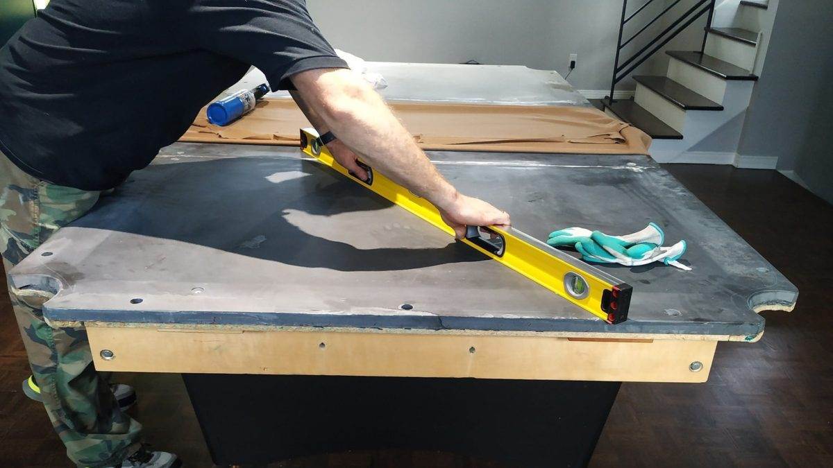 Table de billard préparée pour le transport à Westmount